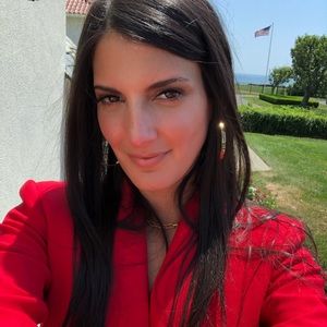 Meet your Posher, Shirley